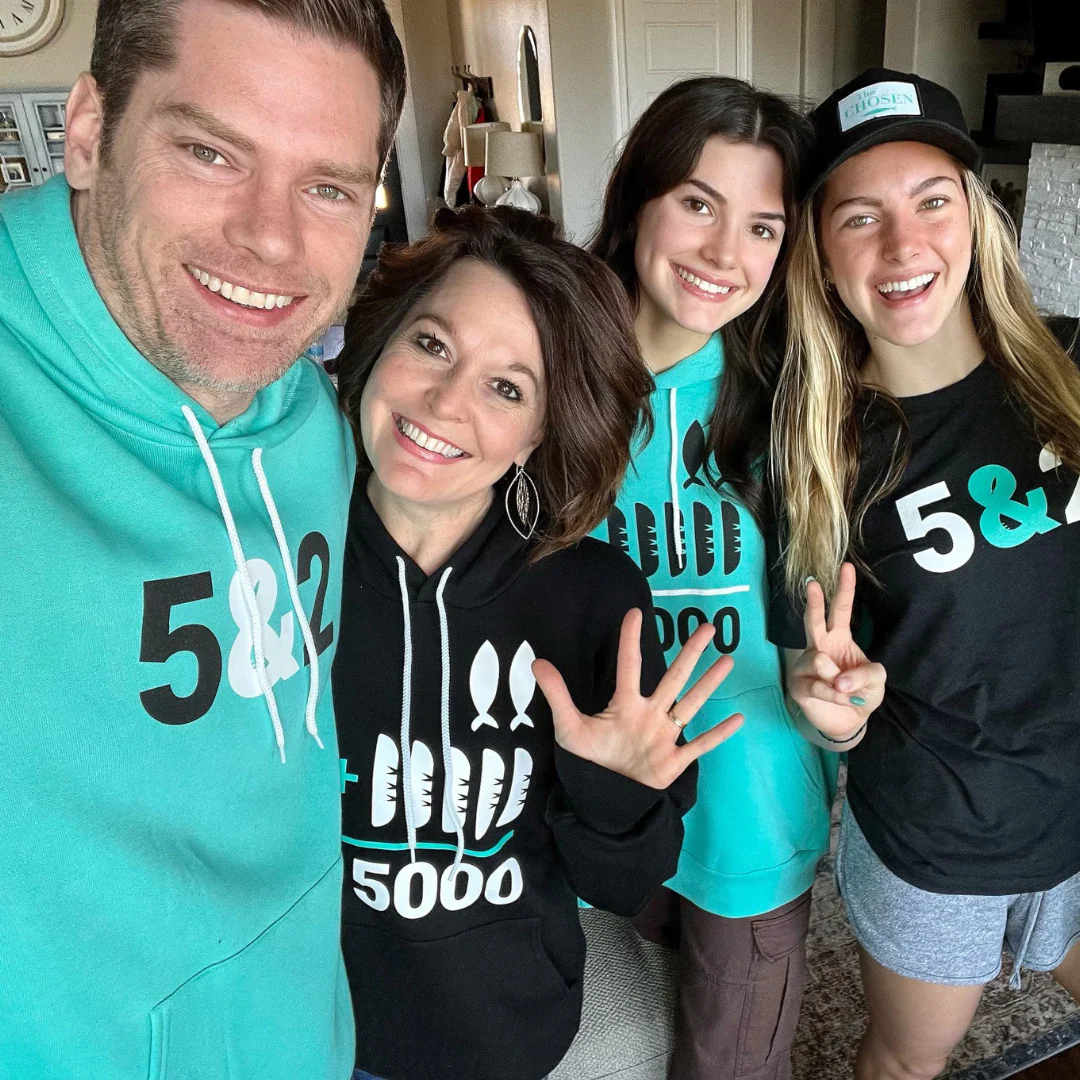 2+5=5000 T-Shirt - Image 10